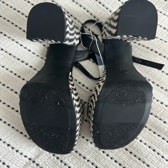Black and White Platform Sandals - Picture 2 of 5